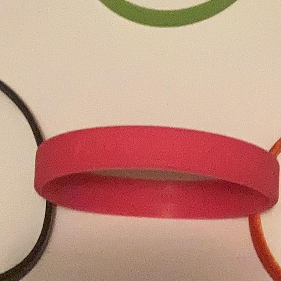Lot of 4 rubber bracelets - Picture 4 of 4